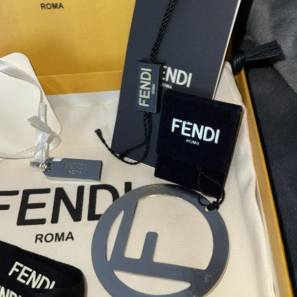 Fendi Brand new with tags key charm n USB holder and excellent condition w box - Picture 7 of 9